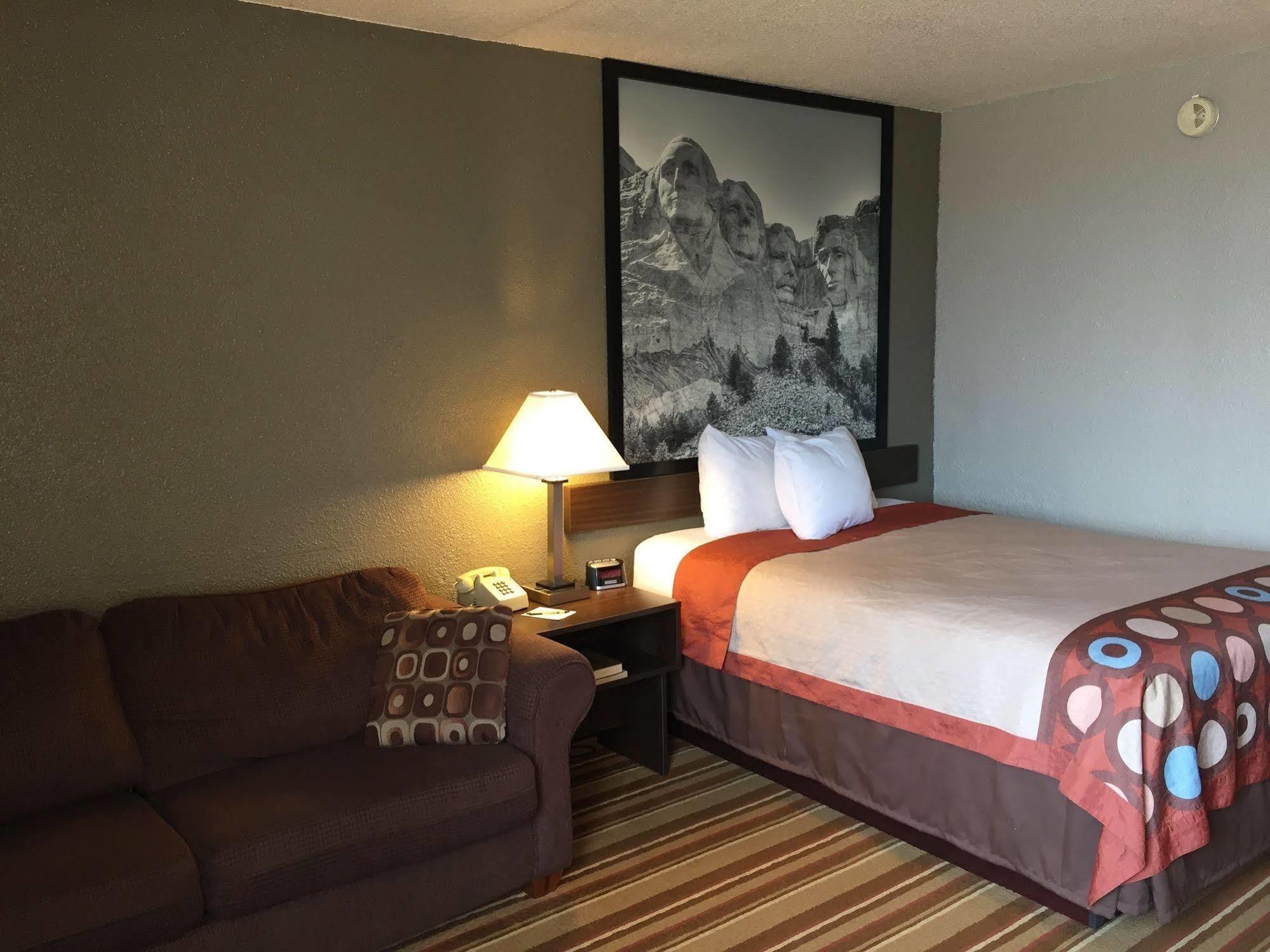 Super 8 By Wyndham Redfield Hotel Exterior foto