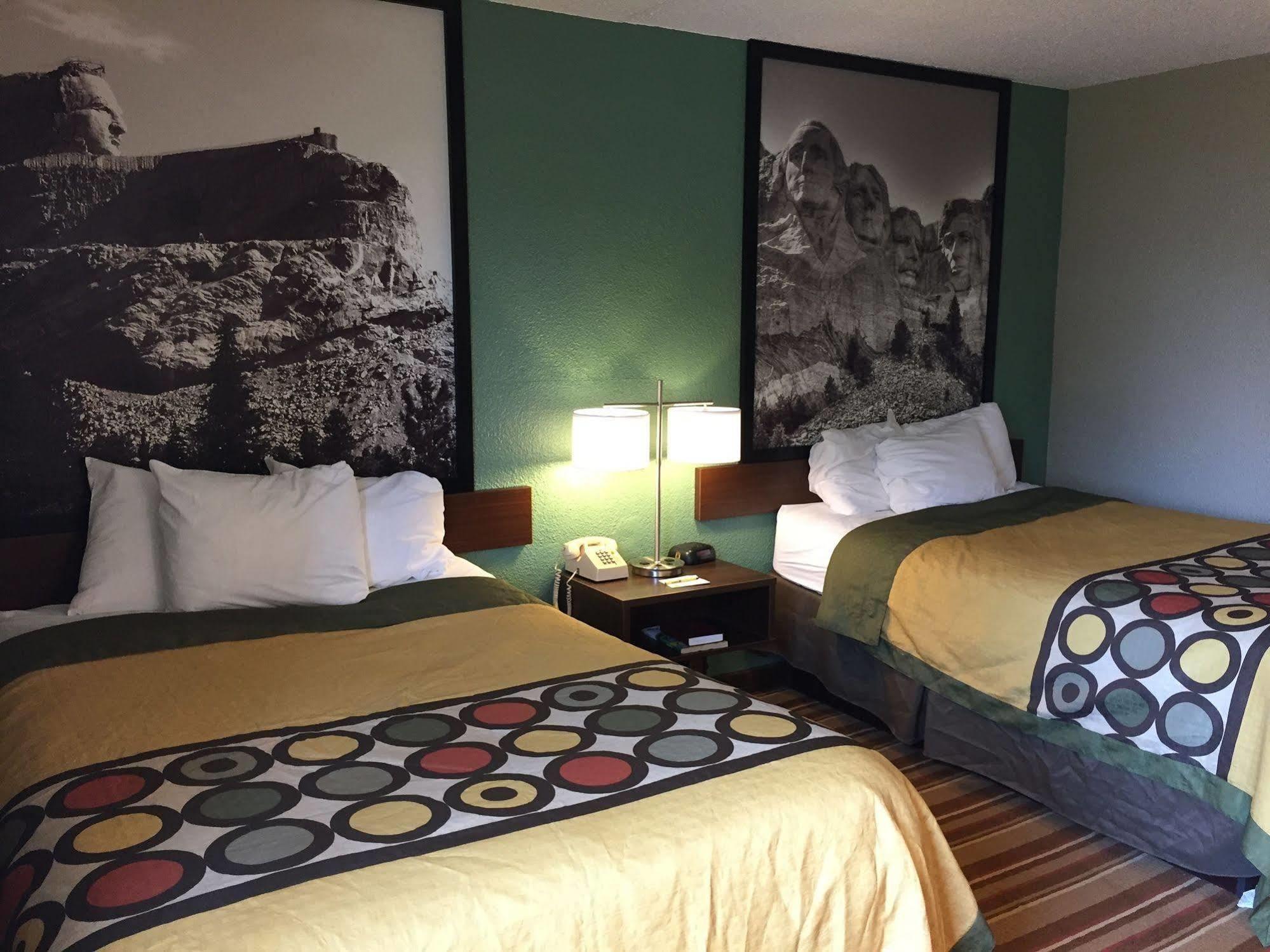 Super 8 By Wyndham Redfield Hotel Exterior foto